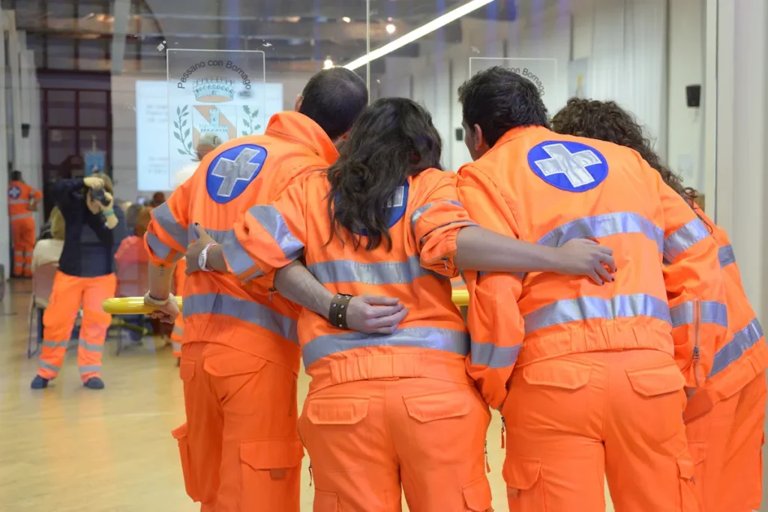 Crescono le iniziative di volontariato a Milano
